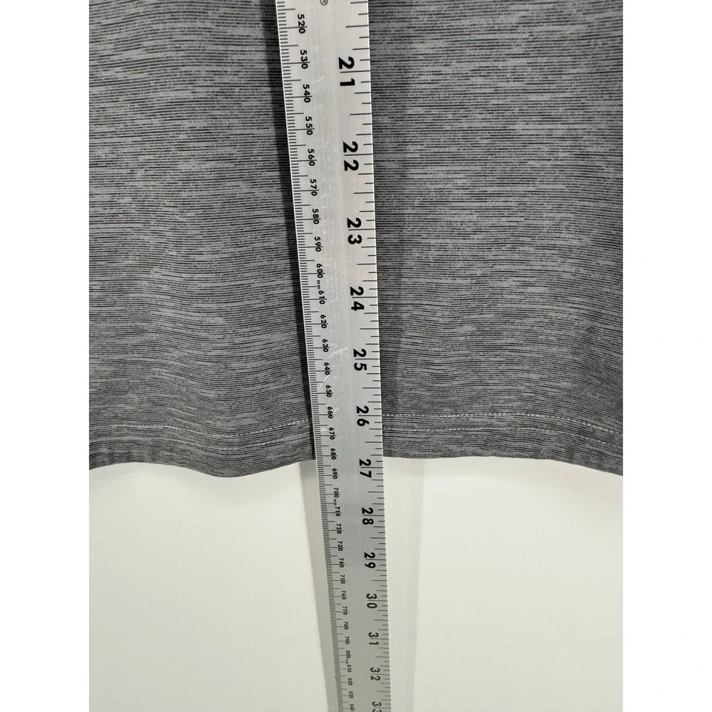 The North Face FlashDry Performance T-Shirt Large Polyester Grey Heathered Tee